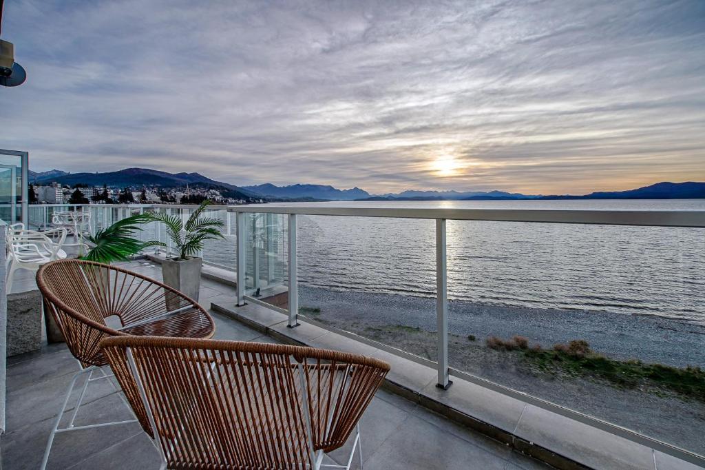 Bariloche costa del lago Ollagua, vista al lago panoramica, piscina, cochera