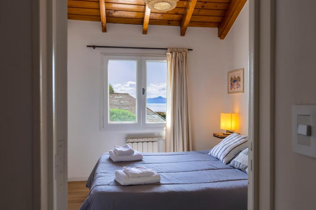Bright bungalow with a beautiful view of the lake