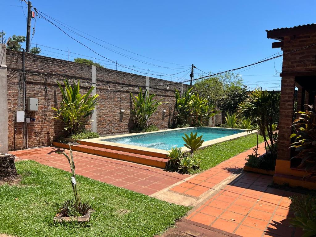 Casa con piscina y parque