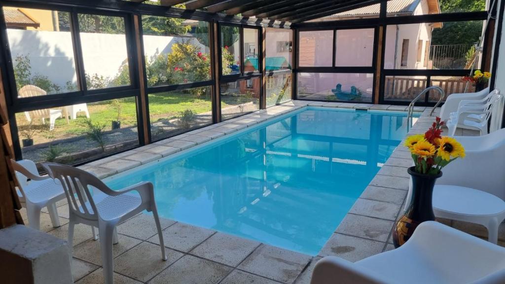 Complejo con piscina Cubierta