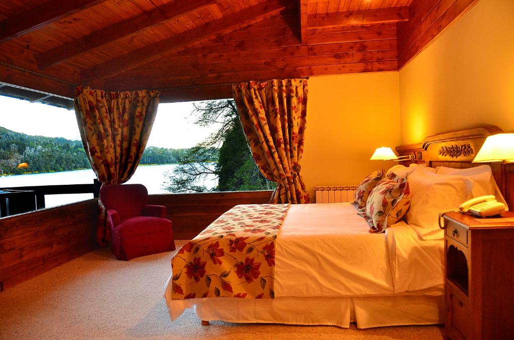 Dos Bahias Lake Resort