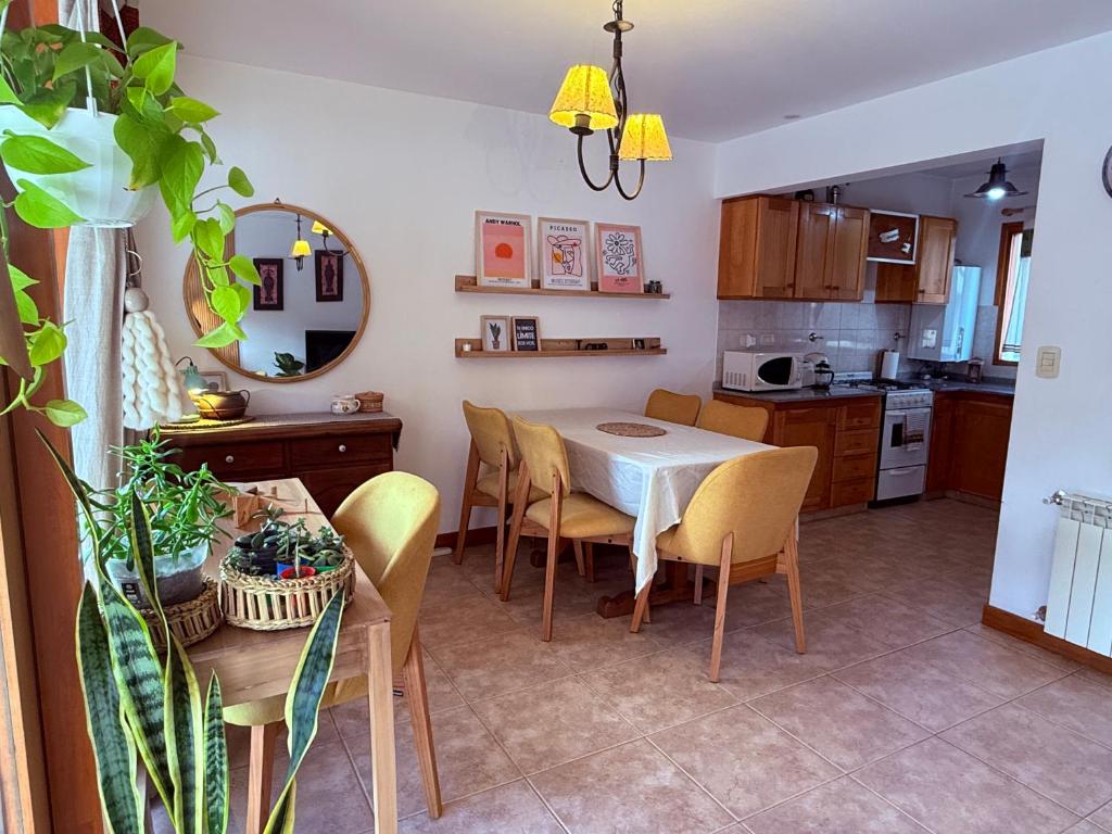 Duplex en el centro del pueblo con balcón terraza Ñire13