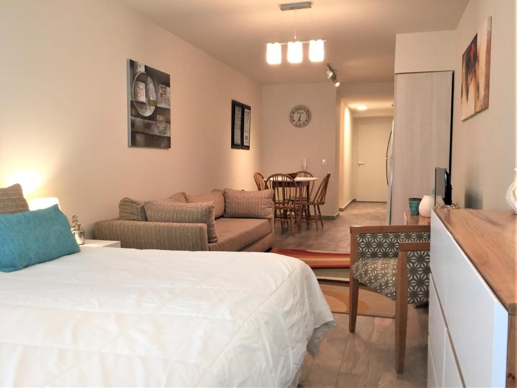 URBANA SUITES & STUDIOS 440