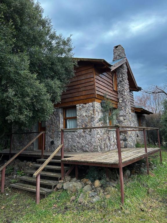 Hermosa cabaña a orillas del rio