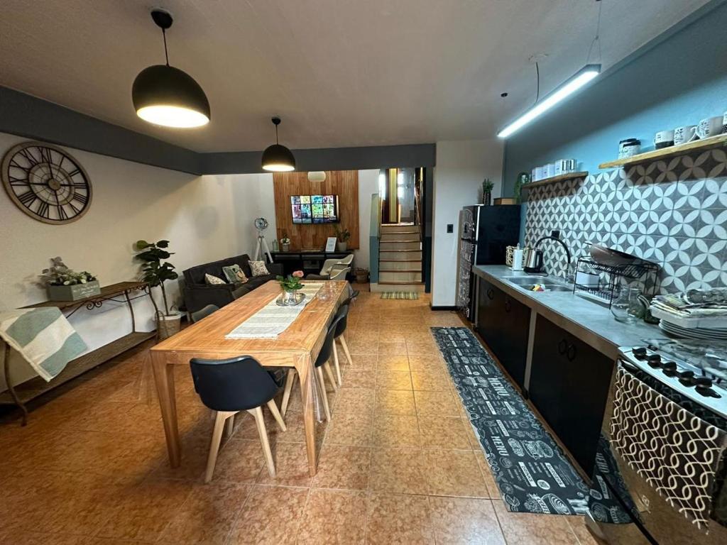 Casa en la costanera con vista al río