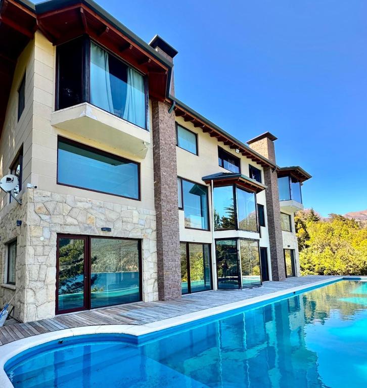 Luxury House with Private Beach and Pool