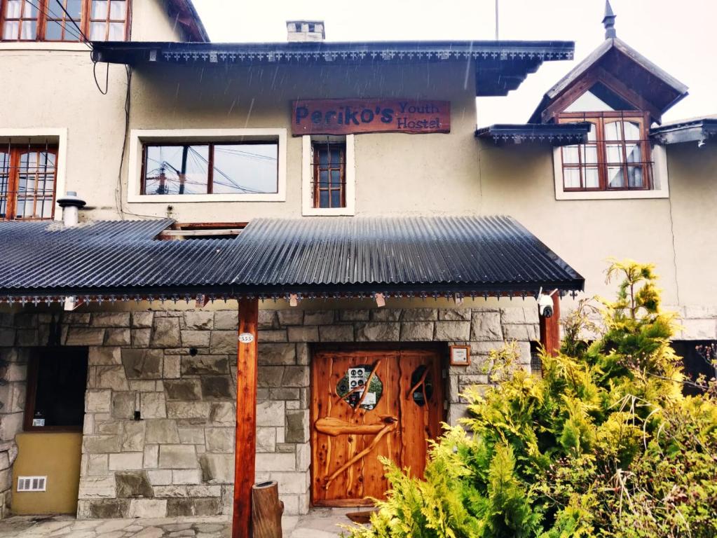 Periko´s Youth Hostel